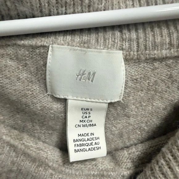 H&M Light Gray Off-Shoulder Sweater - Picture 2 of 2
